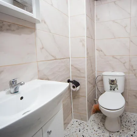 Great Central Location - Big Apartment With 2 Bedrooms